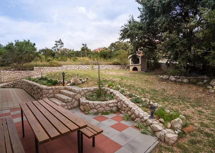 Apartment In Barbat - Insel Rab 33077